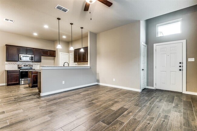122 Wickersham in Conroe, TX - Building Photo - Building Photo