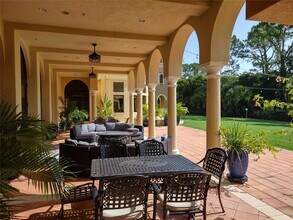 209 Bella Vista Terrace in Venice, FL - Foto de edificio - Building Photo