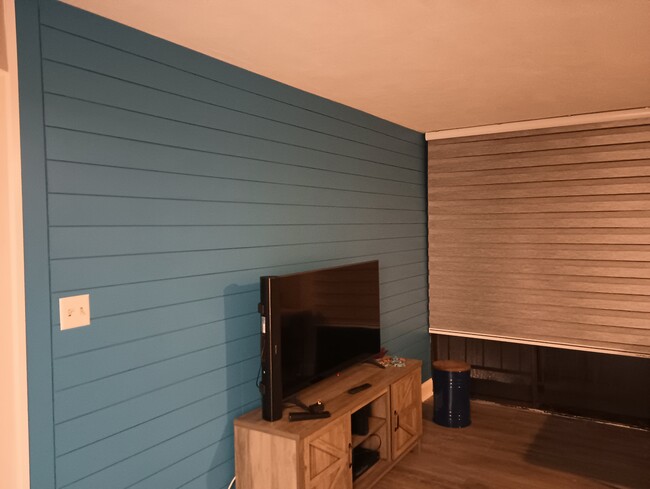 2233 Forest Ln, Unit 2233