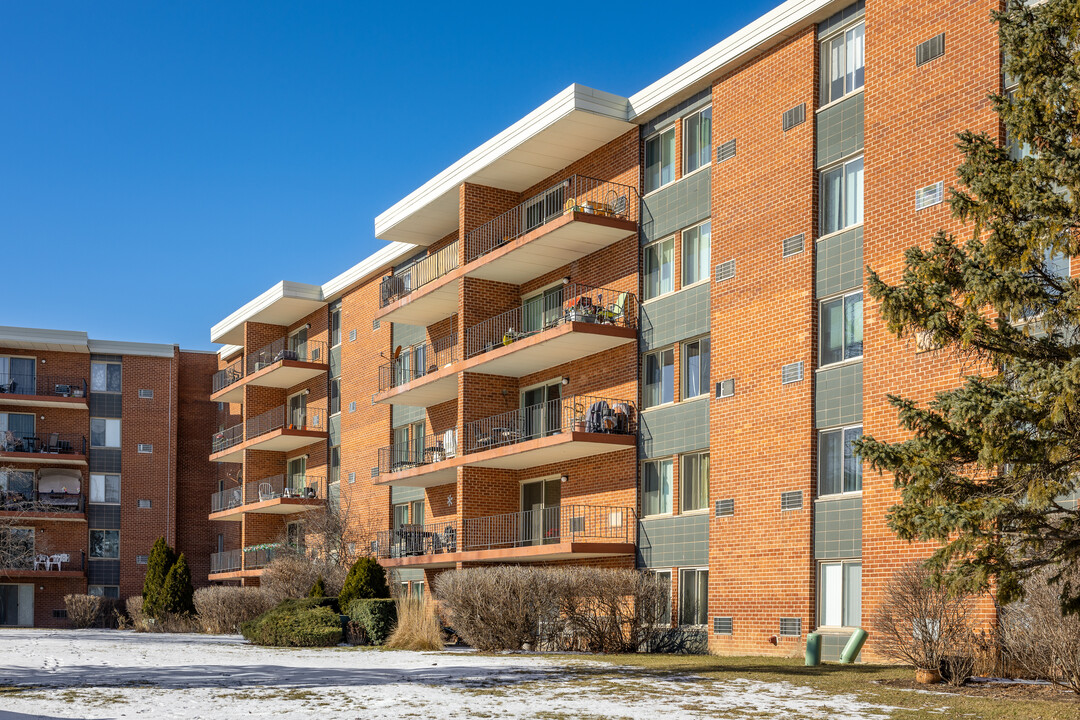 Lake Run Condominium in Prospect Heights, IL - Building Photo