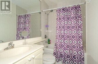 18 Lee Centre Dr in Toronto, ON - Building Photo - Building Photo