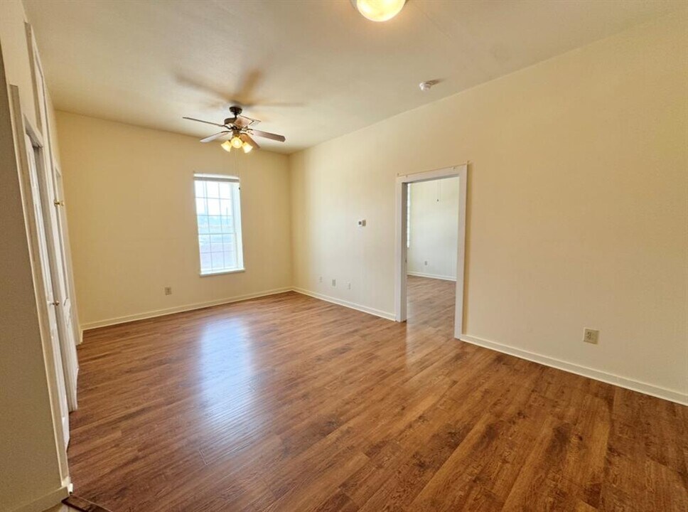 104 Depot St in Elgin, TX - Building Photo