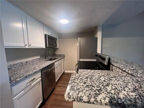 1001 Park Hill Dr in Gainesville, GA - Building Photo - Building Photo