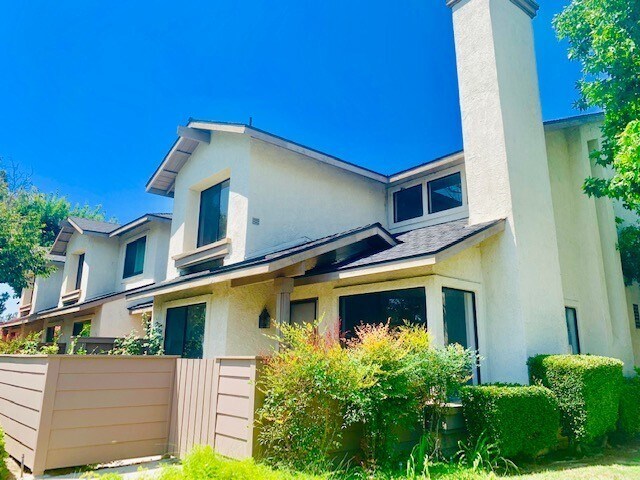 1356 N Schooner Ln in Anaheim, CA - Building Photo