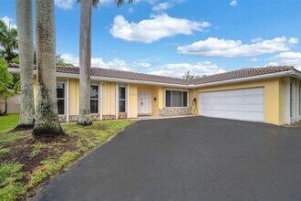3441 N Hills Dr in Hollywood, FL - Building Photo - Building Photo