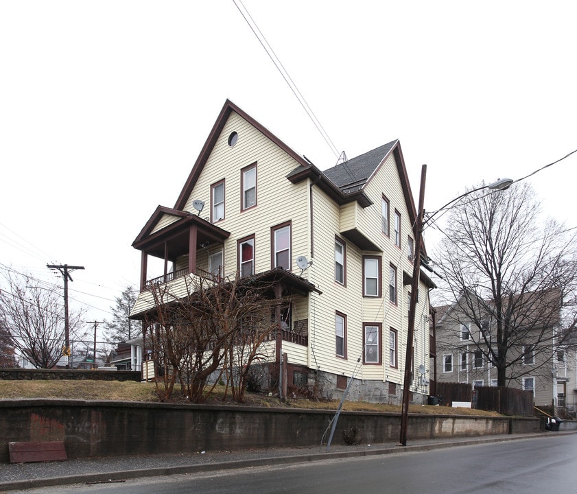 126-128 Walnut St in Waterbury, CT - Building Photo