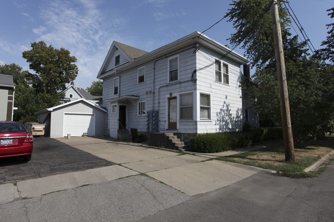 654 Webster St in Ottawa, IL - Building Photo - Building Photo