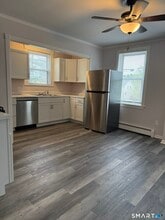 192 High St in Sprague, CT - Building Photo - Building Photo