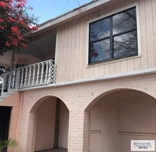 1169 Calle Galaxia in Brownsville, TX - Foto de edificio - Building Photo
