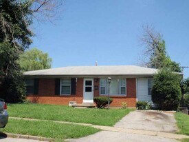 1011 Pine Bloom Dr in Lexington, KY - Building Photo