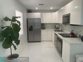 8277 SW 128th St in Pinecrest, FL - Building Photo - Building Photo