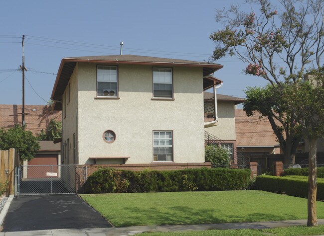 709 W Padilla St in San Gabriel, CA - Foto de edificio - Building Photo