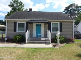 1404 Peachtree St in Goldsboro, NC - Building Photo