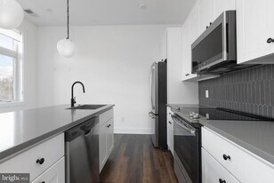 2940 W Thompson St in Philadelphia, PA - Building Photo