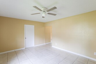 2002 Henderson Dr in Orlando, FL - Building Photo - Building Photo