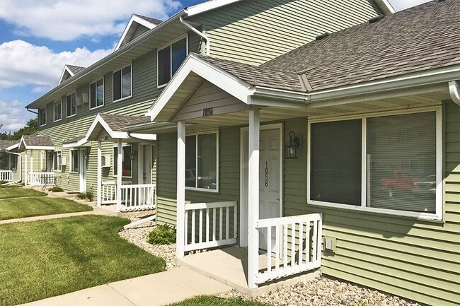 PARKSIDE TOWNHOMES OF REDWOOD FALLS in Redwood Falls, MN - Building Photo - Building Photo