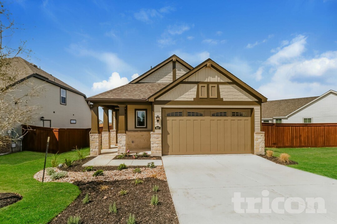 617 Raglands Rd in Leander, TX - Foto de edificio