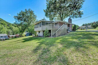 5216 Sugar Loaf Mountain Rd in Cave Spring, VA - Building Photo - Building Photo