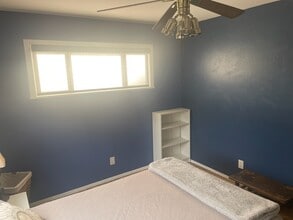 1316 Arizona St NE, Unit Corner Bedroom in Albuquerque, NM - Building Photo - Building Photo