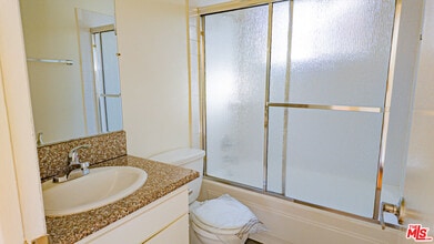 447 W Elk Ave in Glendale, CA - Building Photo - Building Photo