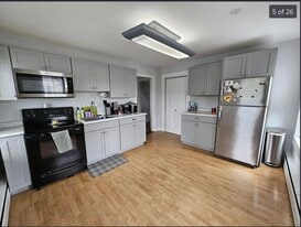377 Nashua St, Unit Unit 2 in Milford, NH - Building Photo
