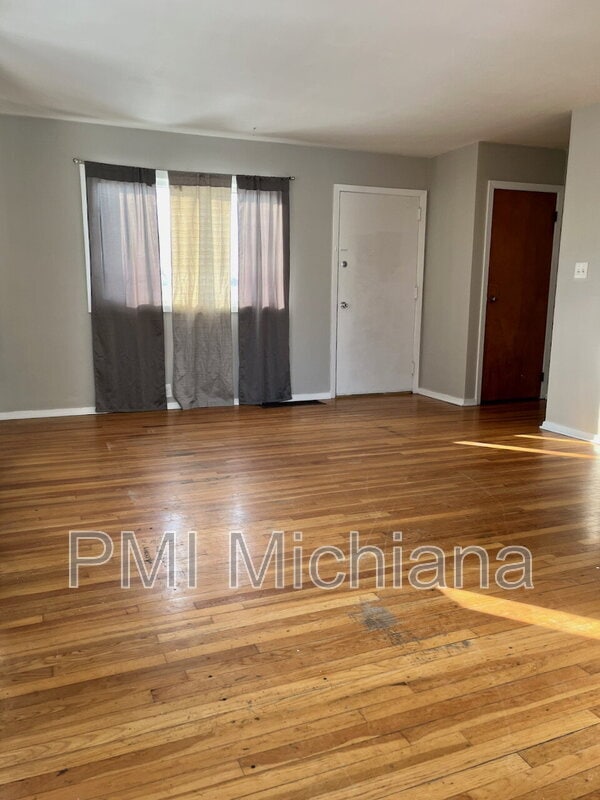 4414 Huron Cir in South Bend, IN - Building Photo - Building Photo