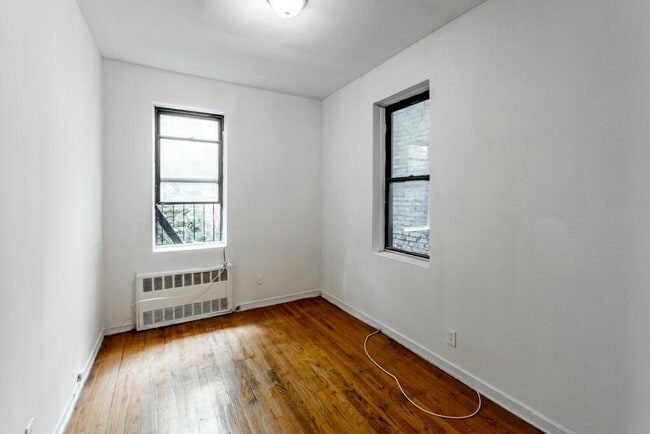 219 E 76th St in New York, NY - Building Photo - Building Photo
