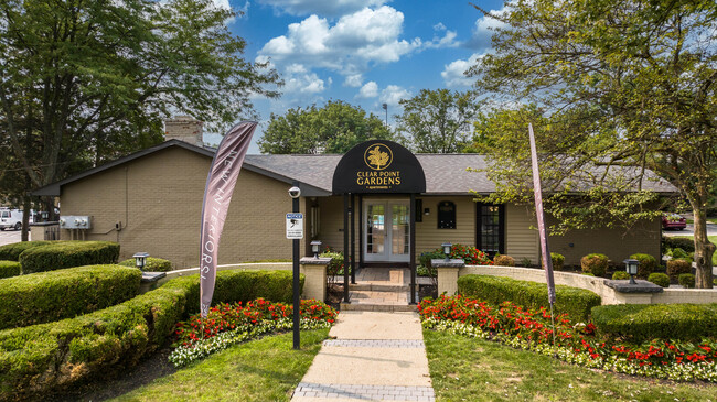 Clear Point Gardens in Columbus, OH - Foto de edificio - Building Photo