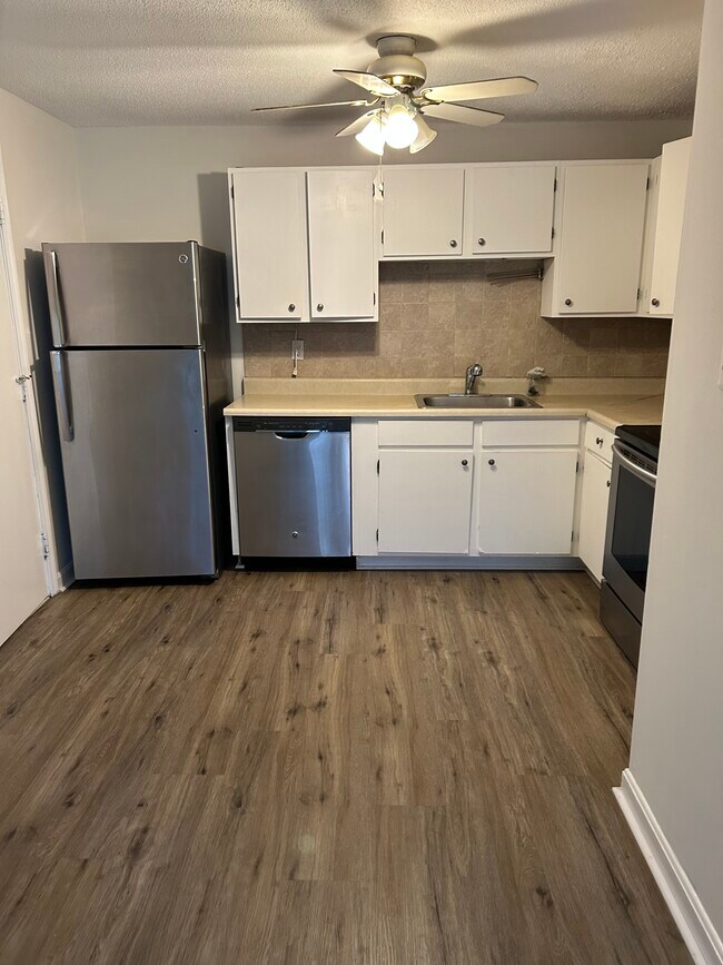 1495 Bodwell Rd, Unit 18 in Manchester, NH - Foto de edificio - Building Photo