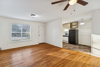 1018 Mead St in San Marcos, TX - Building Photo - Building Photo