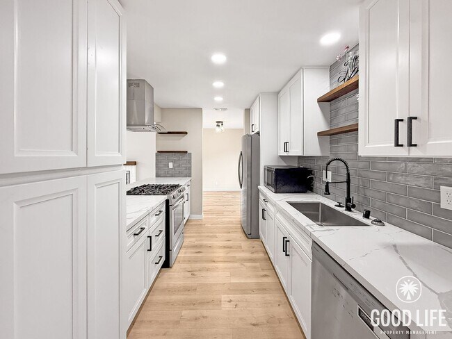 2679 Alta View Dr in San Diego, CA - Foto de edificio - Building Photo