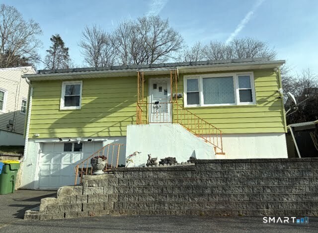 48 Gates Ave in Waterbury, CT - Building Photo