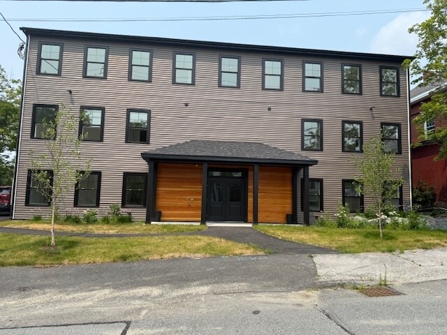 64 Pine St in Ellsworth, ME - Building Photo