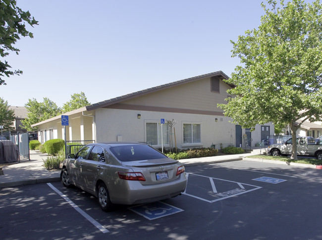 Woodcreek Terrace in Roseville, CA - Foto de edificio - Building Photo