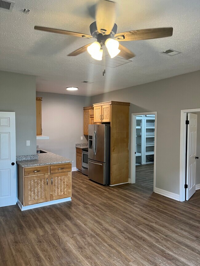 8701 Fowler Ave Apartments and Nearby Pensacola Apartments For Rent
