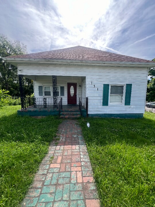751 22nd Ave N in Nashville, TN - Building Photo