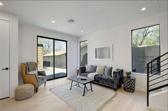 2423 Wilson St in Austin, TX - Building Photo - Building Photo