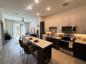 11604 Stonehollow Dr in Austin, TX - Building Photo - Building Photo