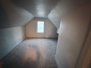 2321 Dupont St in Sioux City, IA - Building Photo - Building Photo