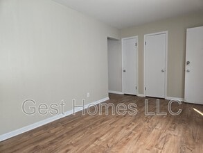 26251 Gibraltar Rd in Flat Rock, MI - Building Photo - Building Photo