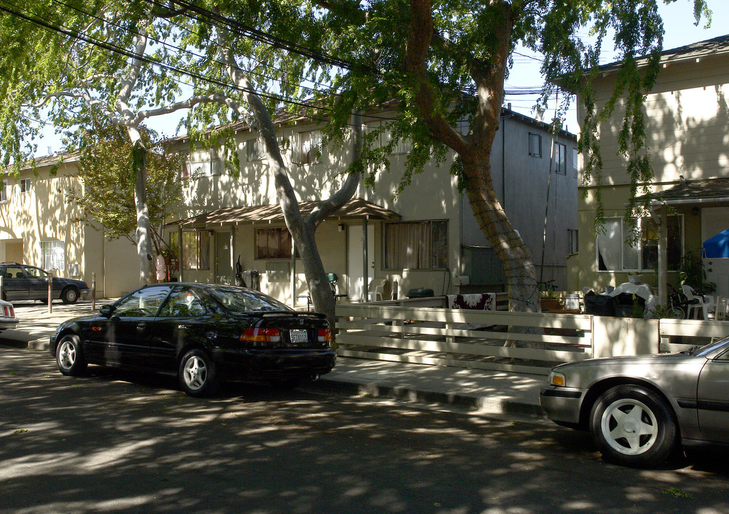 623 Buckeye St in Redwood City, CA - Building Photo