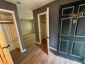 2080 Woodlawn Dr SW in Huntsville, AL - Building Photo - Building Photo