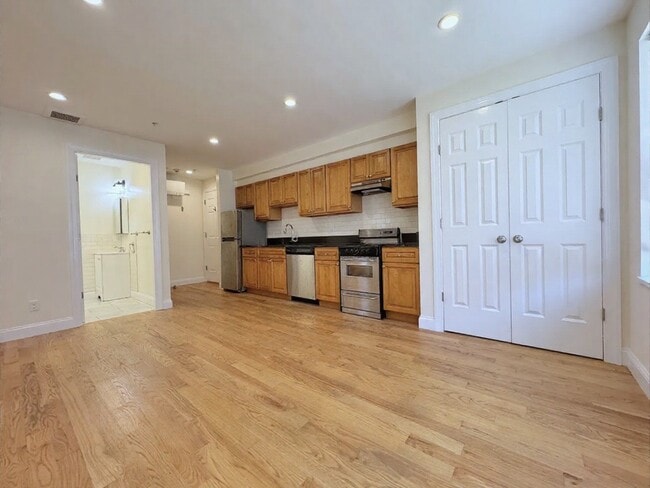 379 Harvard St, Unit 3 in Cambridge, MA - Building Photo - Building Photo