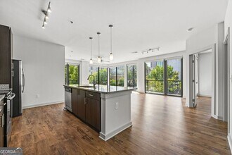 131 Ponce De Leon Ave NE, Unit 121 in Atlanta, GA - Foto de edificio - Building Photo