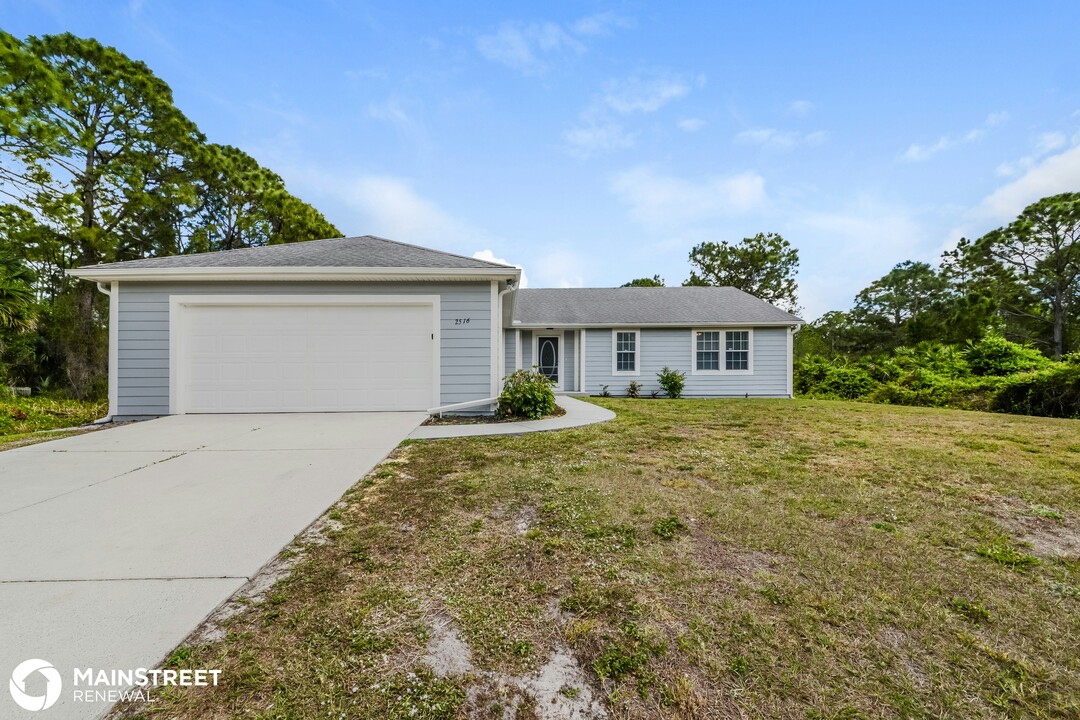 2516 Jeannin Dr in North Port, FL - Building Photo