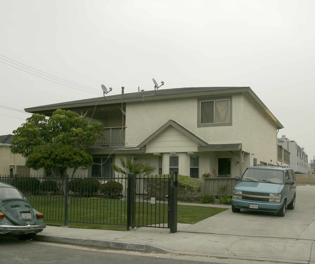 22000-22010 Verne Ave in Hawaiian Gardens, CA - Building Photo - Building Photo