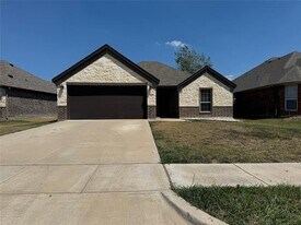 8805 Kiowa Dr in Greenville, TX - Building Photo
