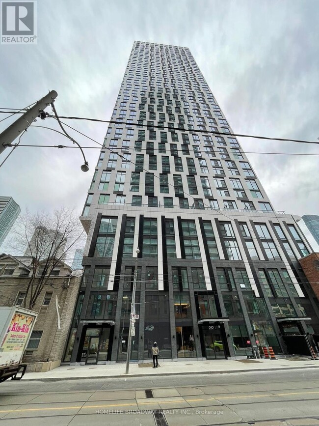 252-1252 Church St