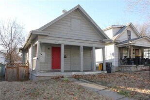 302 N Oakley Ave in Kansas City, MO - Building Photo