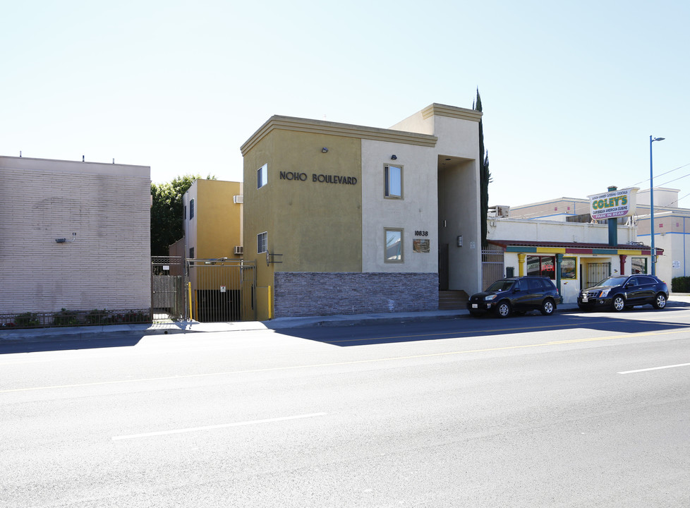 NoHo Boulevard Apartments in North Hollywood, CA - Foto de edificio